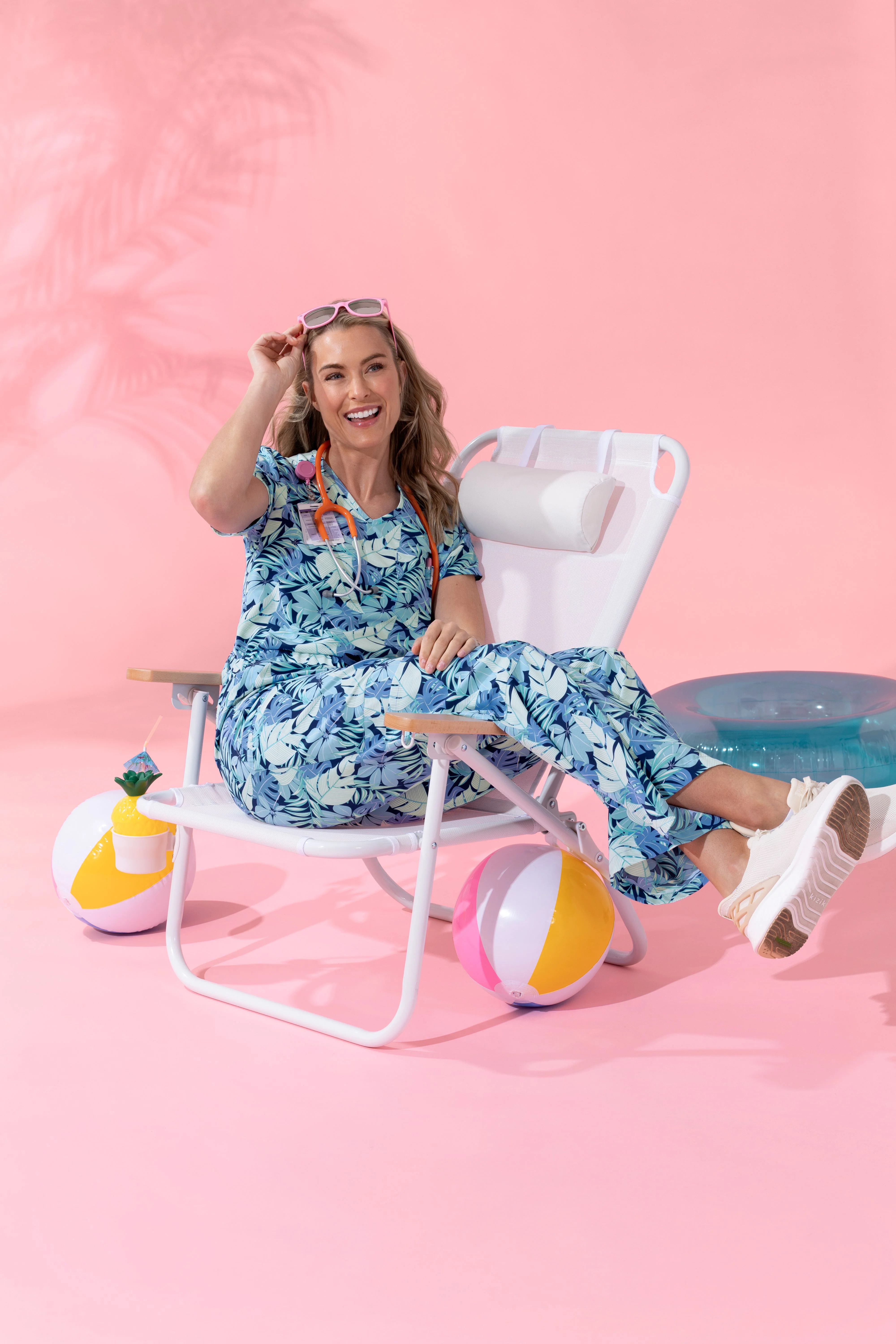Women's 1-Pocket Tuck-in Print Scrub Top - Breezy Palms - Image 2