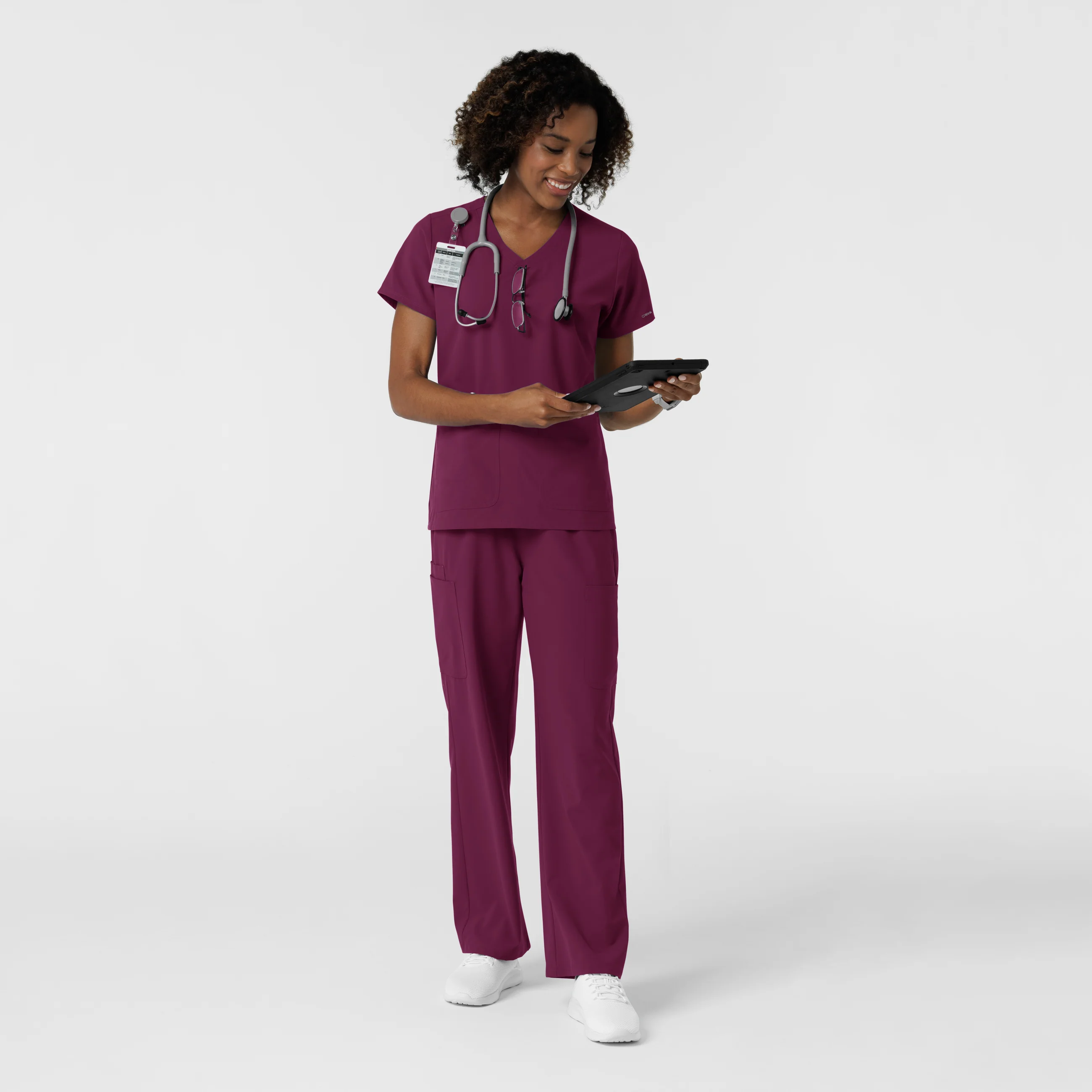 NURTUR Women's V-Neck Scrub Top - Wine - Image 3