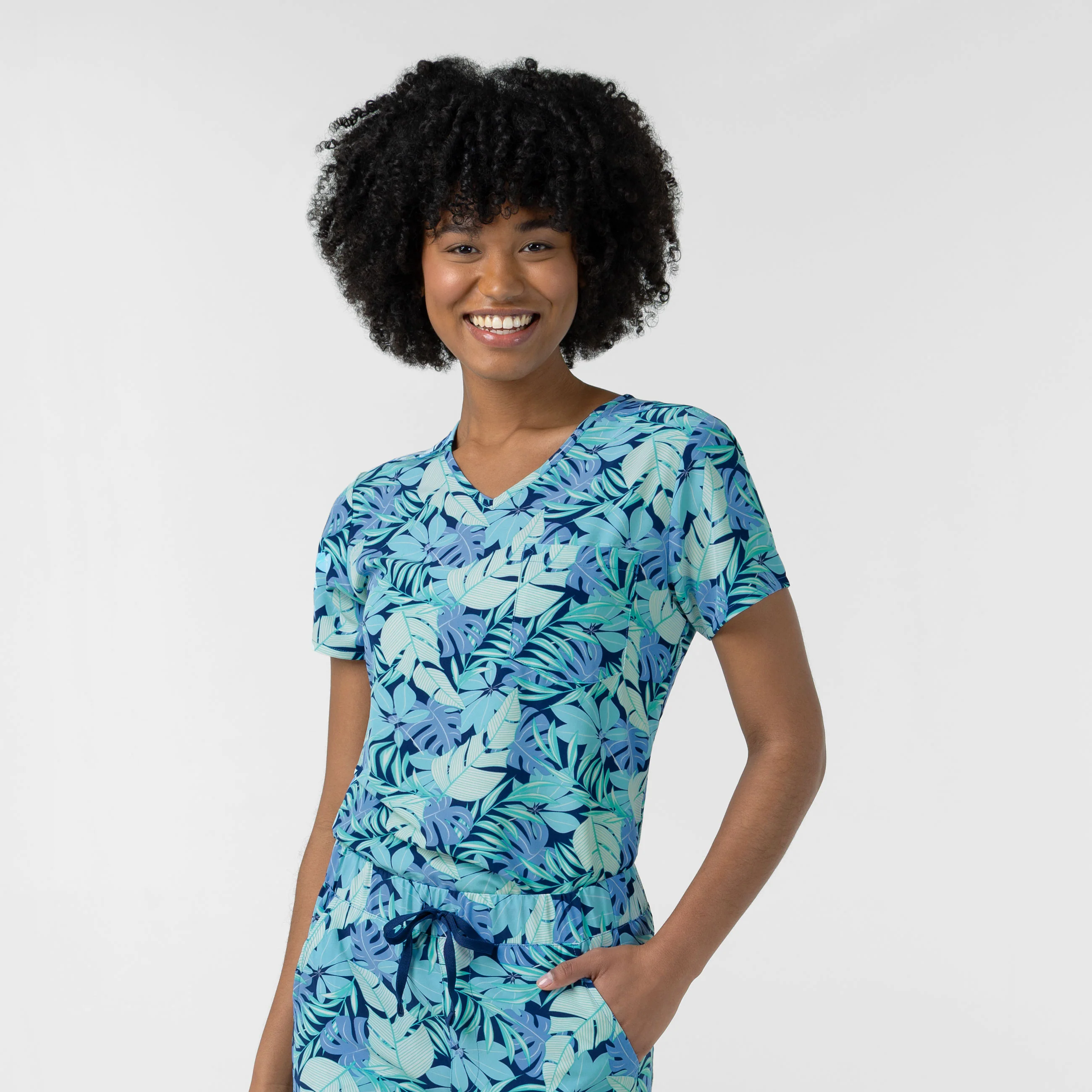 Women's 1-Pocket Tuck-in Print Scrub Top - Breezy Palms - Image 5